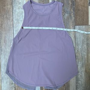 Lululemon tank top, gorgeous!